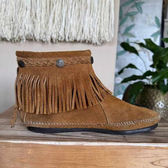 Minnetonka Dusty Brown Suede Hi Top Back Zip Hardsole Fringe Moccasin Size 8 - Picture 6 of 14